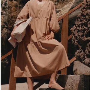 EVERLANE TIERED MIDI CARMEL DRESS